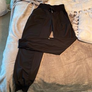 Lululemon Dance Studio Mid-Rise Joggers Size 2